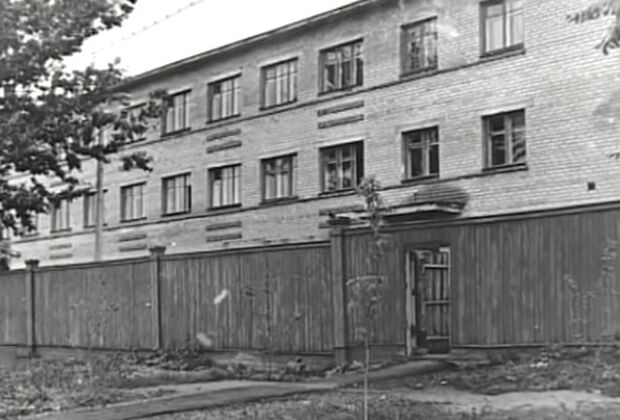 Часть №7527 Внутренних войск Министерства охраны общественного порядка (Орел), где служили Коршунов и Суровцев