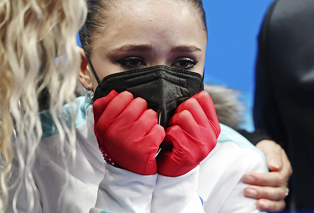 Камила Валиева после произвольной программы в личном турнире Олимпиады в Пекине