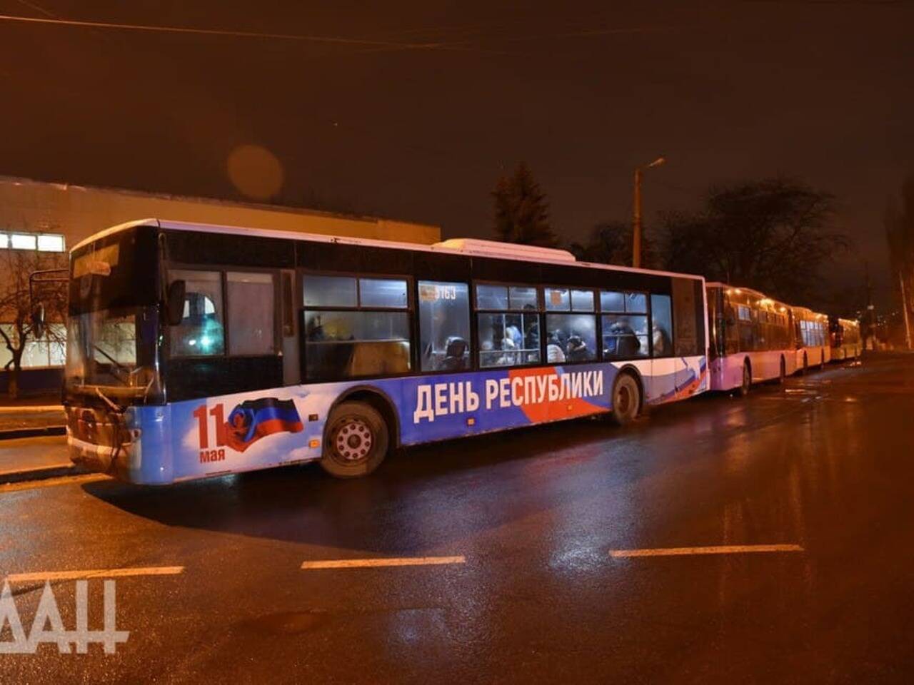 Первые автобусы с беженцами из Донбасса прибыли в Ростовскую область:  Общество: Россия: Lenta.ru