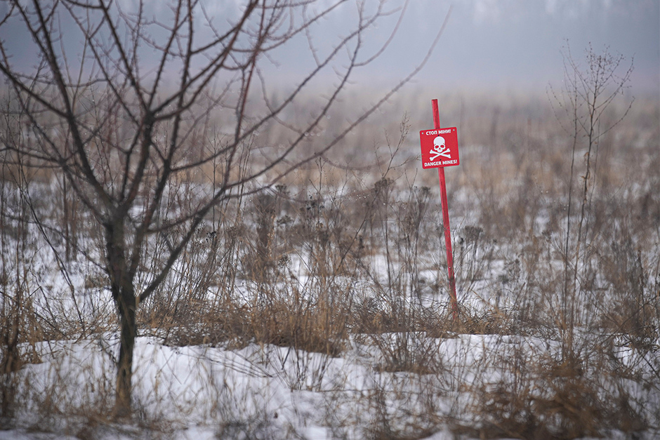 Минное поле возле линии соприкосновения в Донбассе