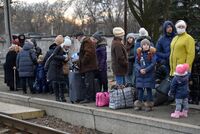 Беженцы из Донбасса начали получать обещанные Путиным выплаты 