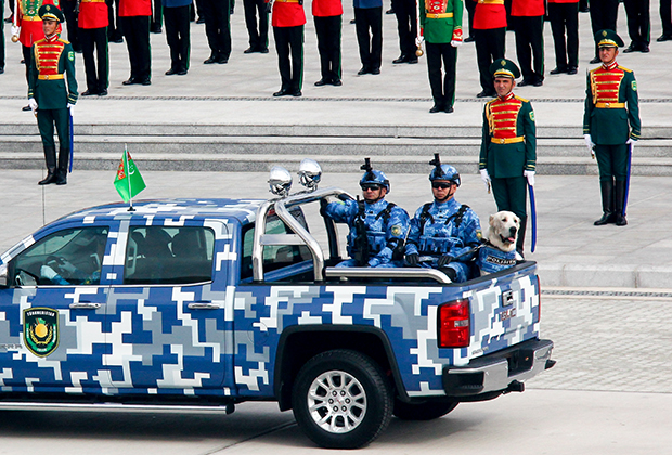 Военный парад в Ашхабаде, посвященный 30-летию независимости Туркменистана, 27 сентября 2021 года