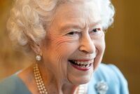 Елизавета II заразилась COVID-19. Ранее сообщалось, что ей тяжело двигаться. Что известно о болезни 95-летней королевы?