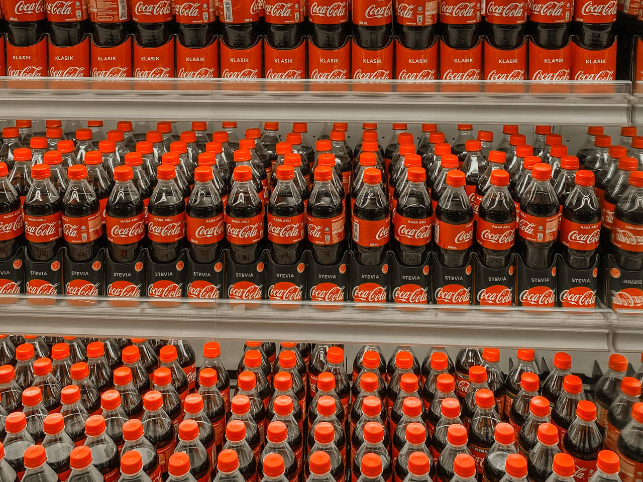 Продажи Coca-Cola в России взлетели: Бизнес: Экономика: Lenta.ru