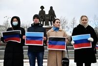 Своих не бросаем. По всей России проходят акции в поддержку признания Россией ЛНР и ДНР