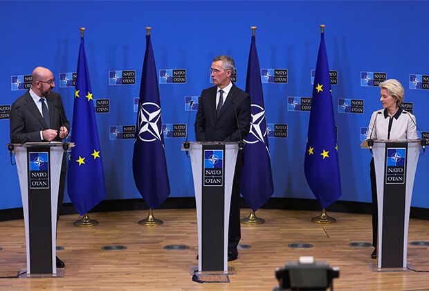 Глава Евросовета Шарль Мишель, генсекретарь НАТО Йенс Столтенберг и председатель Еврокомиссии Урсула фон дер Ляйен 