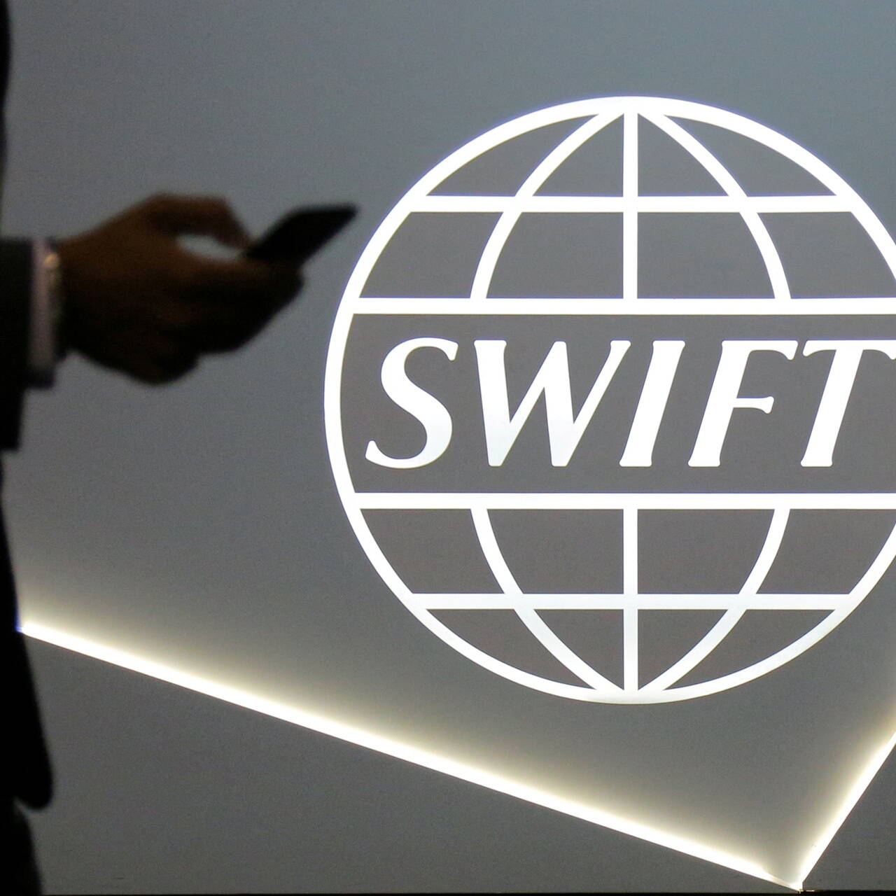 Ряд российских банков решили отключить от SWIFT: Госэкономика: Экономика:  Lenta.ru