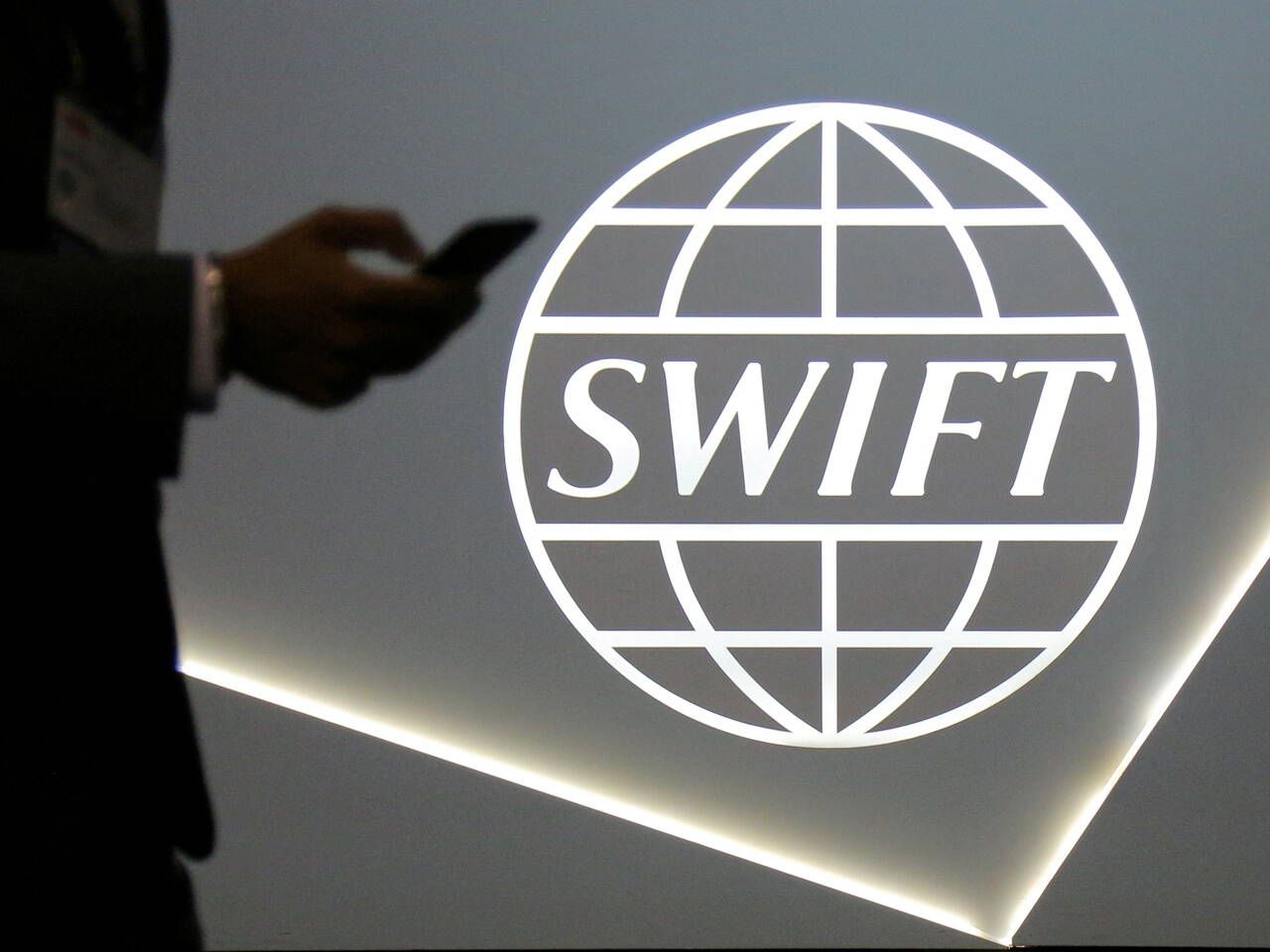 Ряд российских банков решили отключить от SWIFT: Госэкономика: Экономика:  Lenta.ru