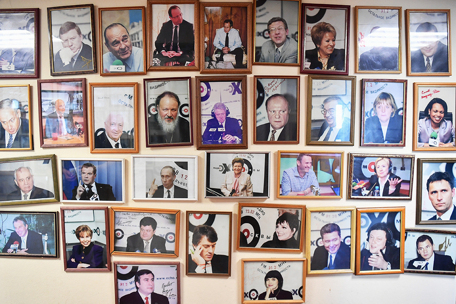 Фотографии гостей радиостанции «Эхо Москвы» в помещении редакции в Москве