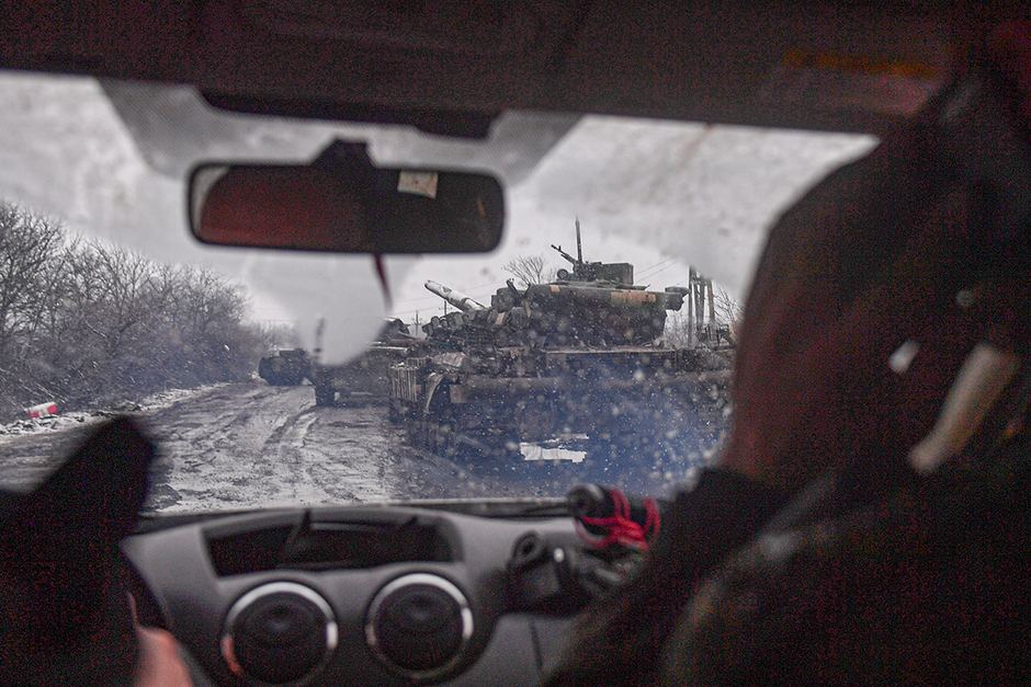 Военная техника Народной милиции ДНР неподалеку от села Бугас