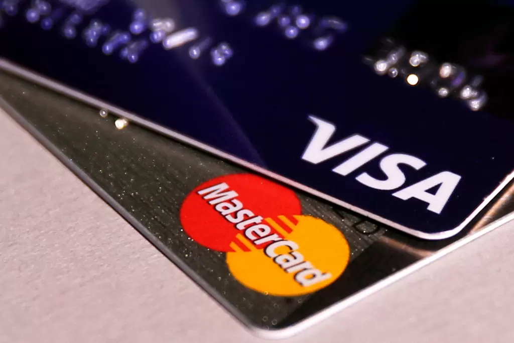 Visa и Mastercard объявили о приостановке работы в России: Экономика:  Lenta.ru