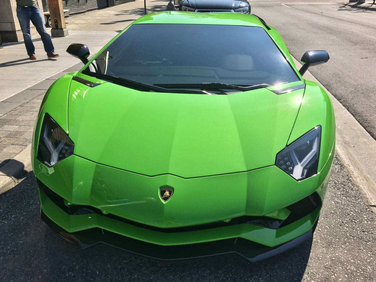 Lamborghini временно остановит работу в России: Рынки: Экономика: Lenta.ru