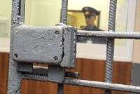 «Там свои законы и власть» Российских полицейских осудили за изнасилование школьника. Что творилось за стенами их отдела?
