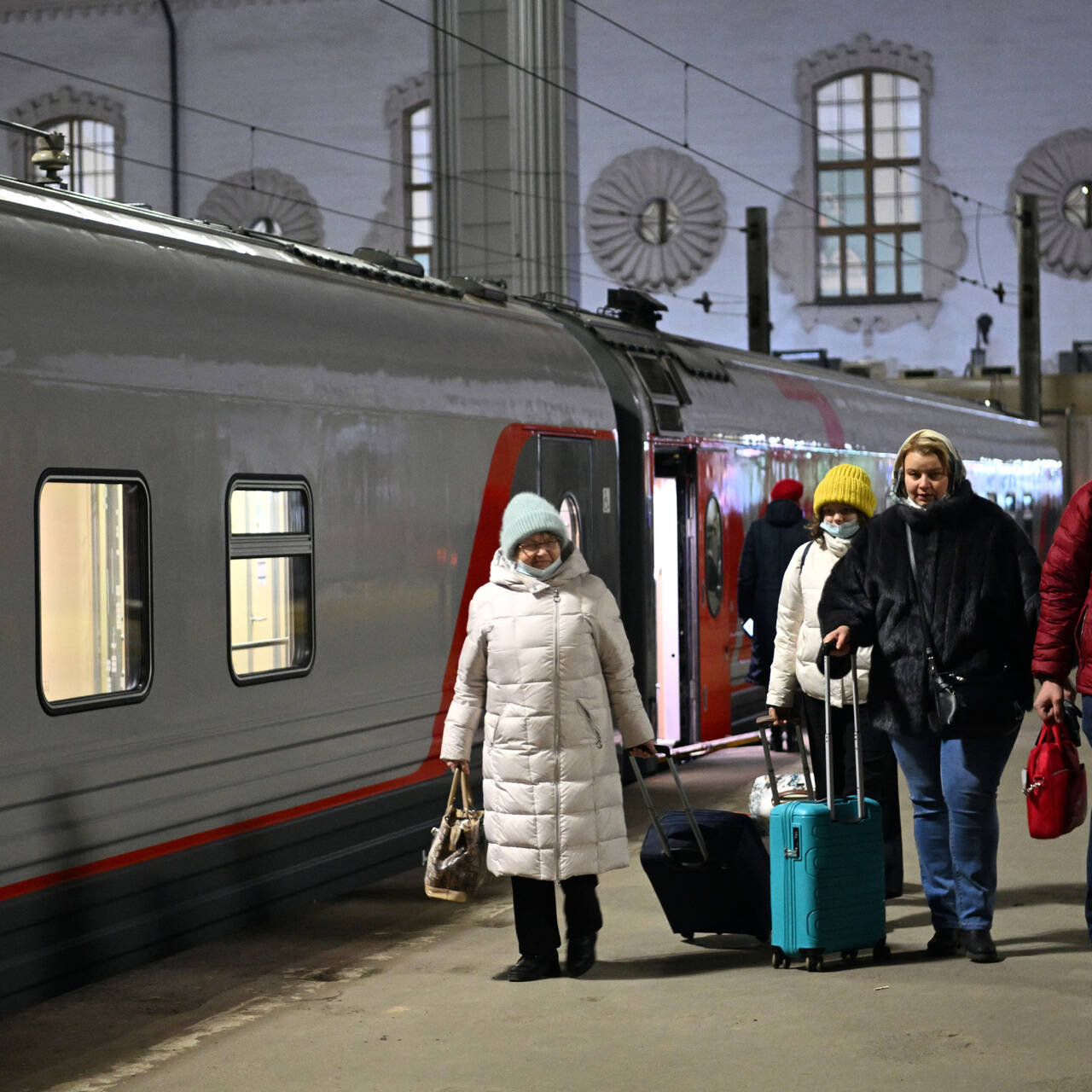 Будут ли дополнительные поезда на юг. Поезда России. Поезд путешествие Россия. Поездка на поезде. Путешествие на поезде.