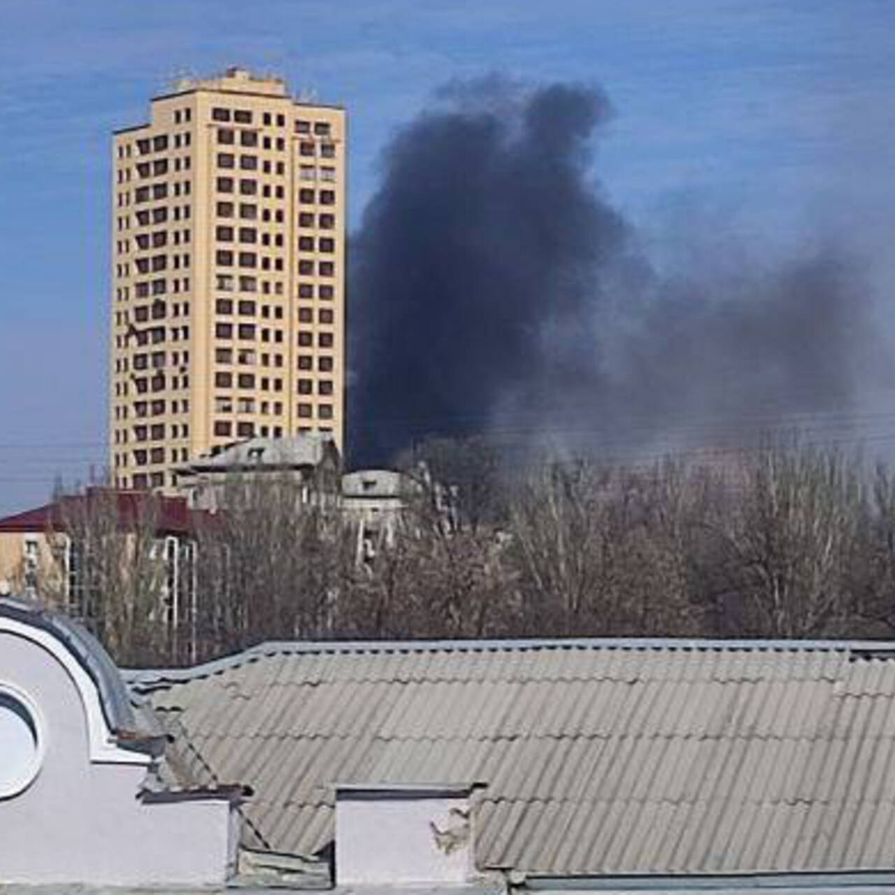 Очевидцы рассказали о мощном взрыве в центре Донецка: Украина: Бывший СССР:  Lenta.ru