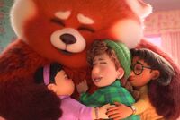 Привет, медведь. В сети — новый мультфильм Disney и Pixar о превращении девочки в панду. Почему он умнее, чем кажется?