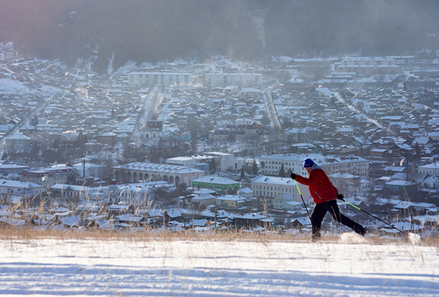 Лыжная трасса с видом на центр Кяхты