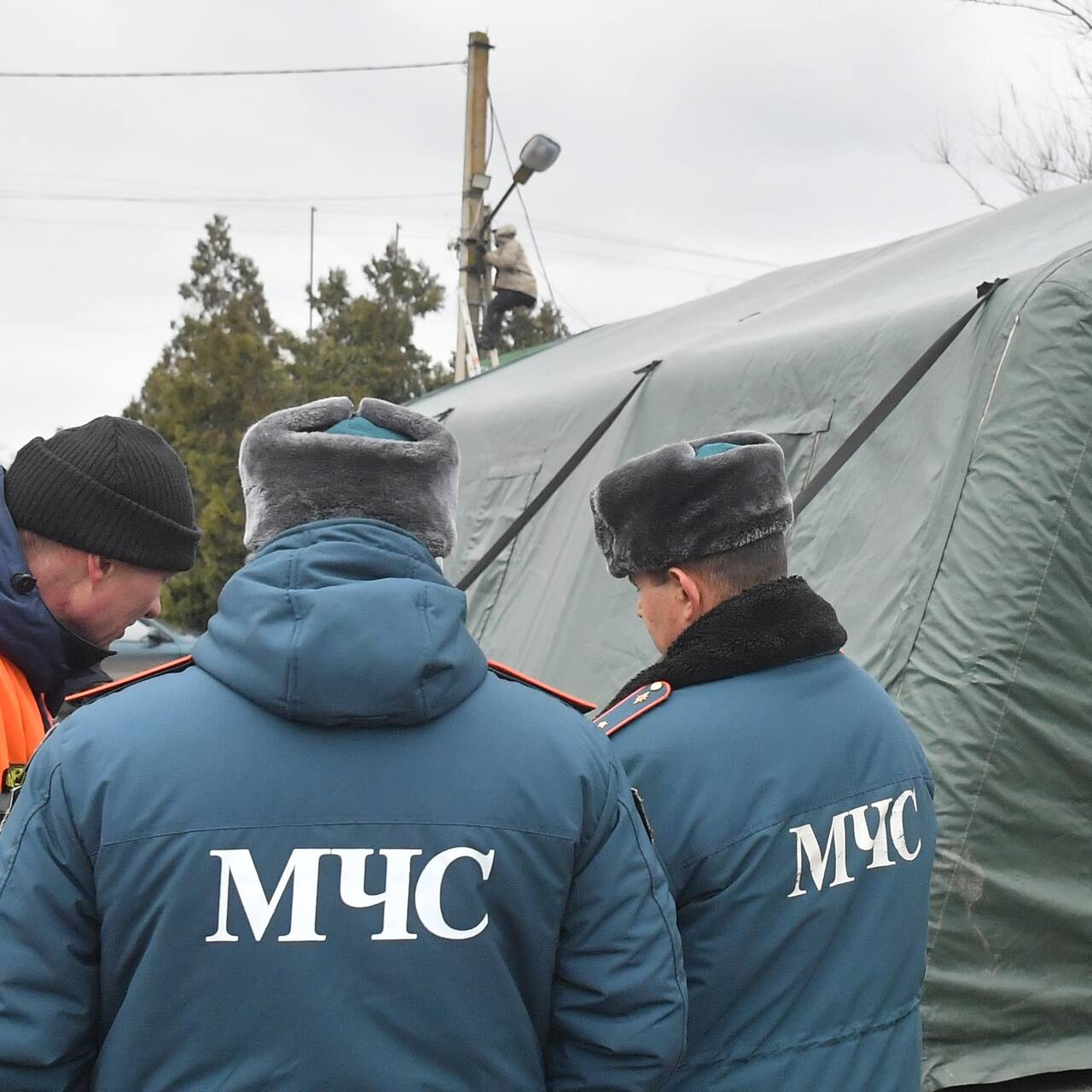 Мариуполь телеграмм. Лагерь беженцев. Пиротехники МЧС ДНР. Лагерь беженцев в Финляндии. МЧС ДНР эвакуация.
