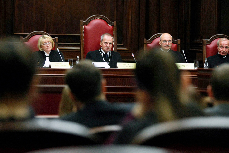 Валерий Зорькин (в центре) на заседании Конституционного суда