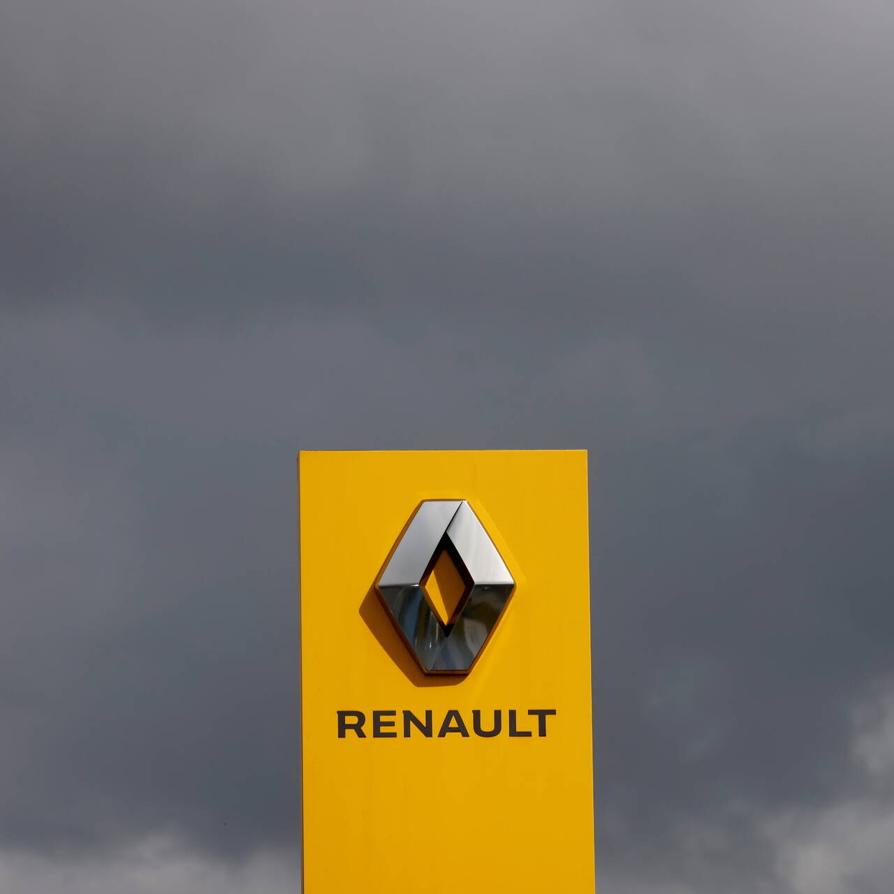 Renault приостановила работу в России: Бизнес: Экономика: Lenta.ru