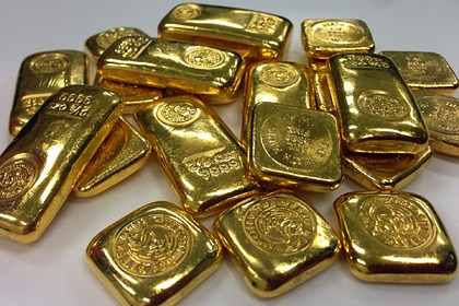 Россиянам назвали причину снижения цены за слиток золота