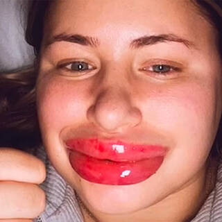 Стоковые фотографии по запросу Женщина облизывая губы