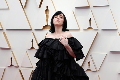 Билли Айлиш в платье Gucci на «Оскаре» стала мемом в сети