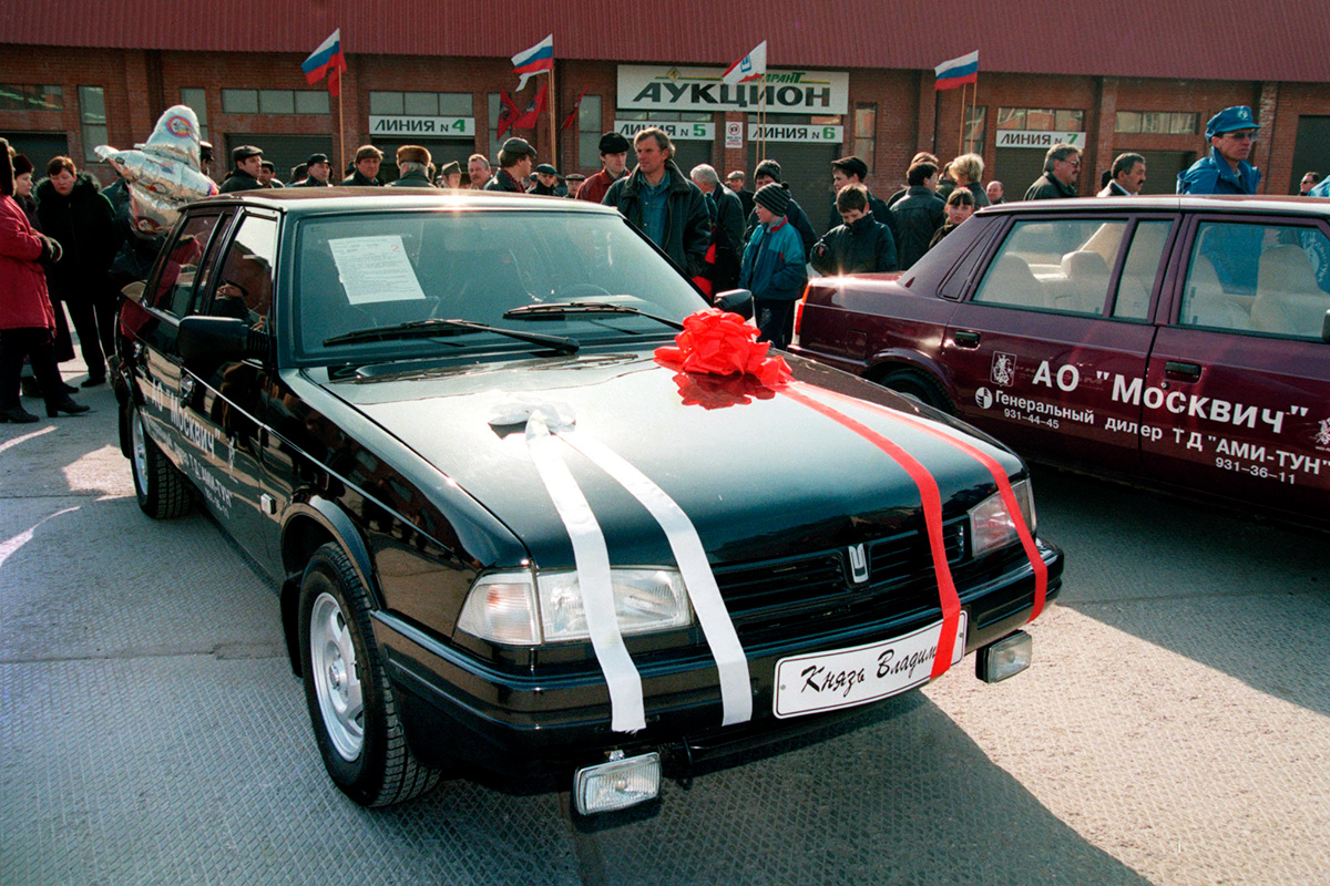 На какие модели российских авто хотели пересадить чиновников: Политика:  Россия: Lenta.ru