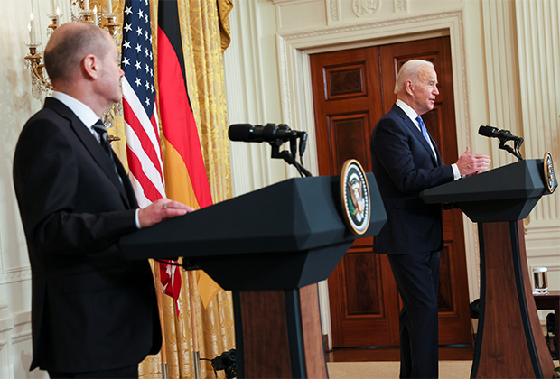 Президент США Джо Байден и канцлер Германии Олаф Шольц на совместной пресс-конференции в Белом доме. Вашингтон, США, 7 февраля 2022 года