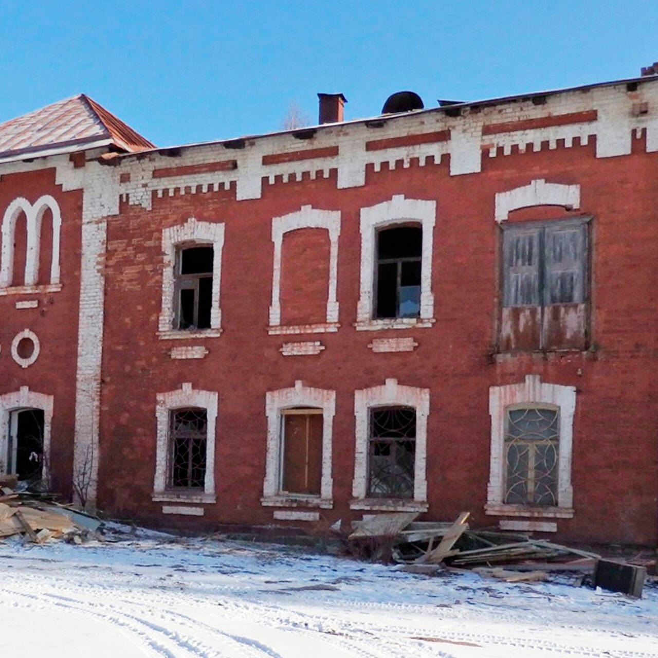 В Новгородской области отреставрируют бывший купеческий клуб: История: Моя  страна: Lenta.ru