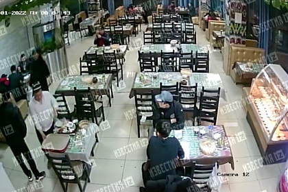 Массовая драка мигрантов с поножовщиной в московском кафе попала на видео