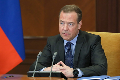 Медведев назвал премьера Польши «слетевшим с катушек»