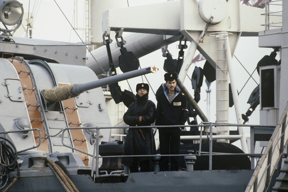 Один из кораблей Черноморского флота, 1992 год