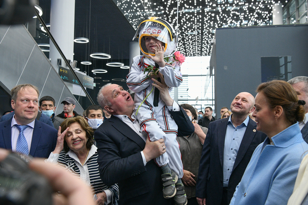 Сергей Цивилёв (в центре) на церемонии открытия нового пассажирского терминала в международном аэропорту Кемерово