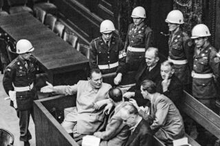 Суд над нацистскими военными преступниками во Дворце правосудия в Нюрнберге