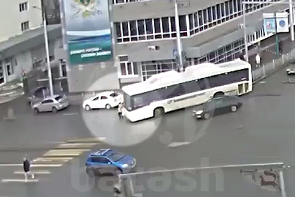 В центре российского города автобус насмерть сбил пенсионерку