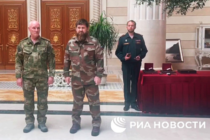 Вручение Кадырову погонов генерал-лейтенанта показали на видео