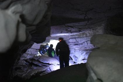 Российские туристы во время прогулки случайно нашли уникальную пещеру