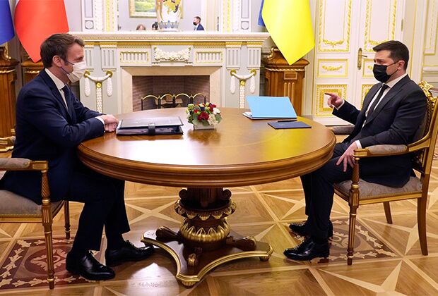 Эммануэль Макрон на переговорах с Владимиром Зеленским в Киеве, февраль 2022 года