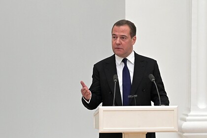Медведев назвал введенные санкции нарушением прав России