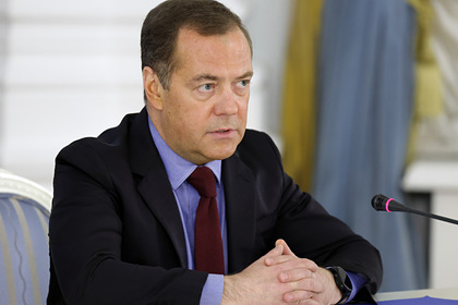 Медведев сравнил санкции против России с одной из форм гибридной войны