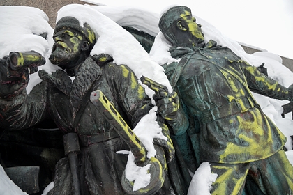 В двух городах Литвы осквернили памятники советским воинам