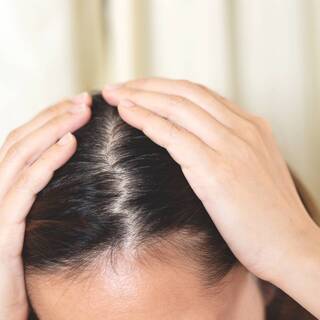 Блогерша раскрыла простой способ избавиться от выпадения волос: Внешний  вид: Ценности: Lenta.ru