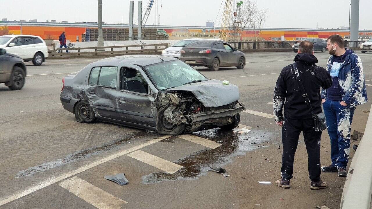 Автоэксперт оценил идею разрешить водителям покидать место ДТП в Москве:  Общество: Россия: Lenta.ru