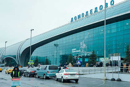 Летевший в Минск самолет сменил курс и сел в Москве из-за угрозы взрыва