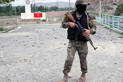 Киргизия сообщила о стягивании сил на границе со стороны Таджикистана
