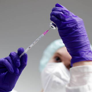 Озвучен серьезный побочный эффект РНК-вакцин у мужчин