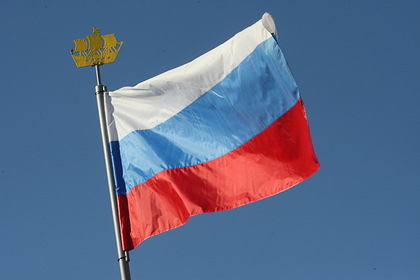 Школьные занятия в российском регионе решили начинать с поднятия флага