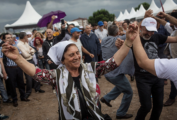 На Черноморском побережье популярен танец хорон. Фото: Chris McGrath / Getty Image
