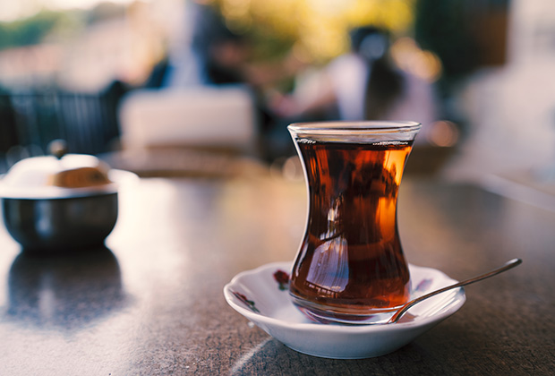 Турки выпивают за один присест по три-четыре стакана чая